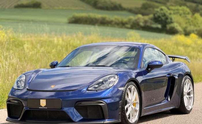 Porsche Cayman 718 GT4 in Blau Metallic